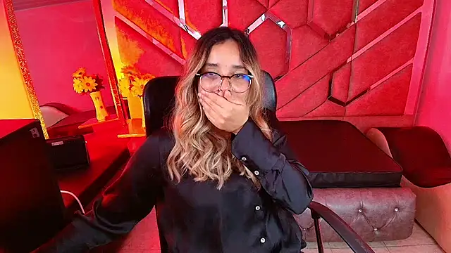 Snapshot of Olivia_Fox69 chatting on November 10, 2025, 4:50 am Olivia Fox69 online show from November 10, 2025, 4:50 am