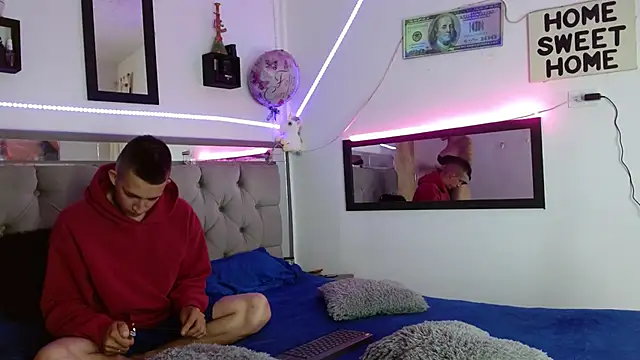 parejacaliente20154 online show from February 28, 2025, 12:09 pm