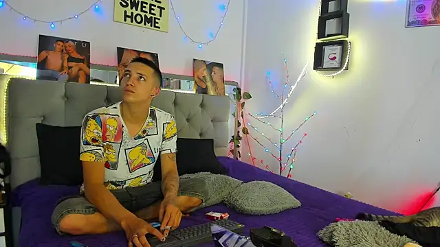 parejacaliente20154 online show from September 9, 2025, 9:30 am