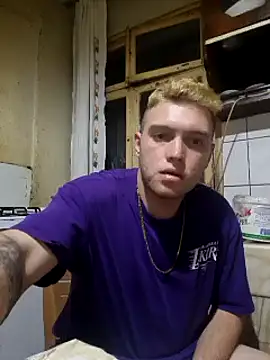 Snapshot of Franso13 chatting on February 28, 2025, 9:44 pm Franso13 online show from February 28, 2025, 9:44 pm