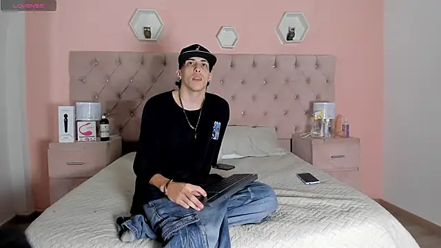 DeboraaLombardii online show from February 12, 2025, 5:26 am