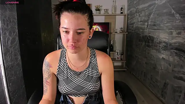 DeboraaLombardii online show from February 18, 2025, 4:15 am