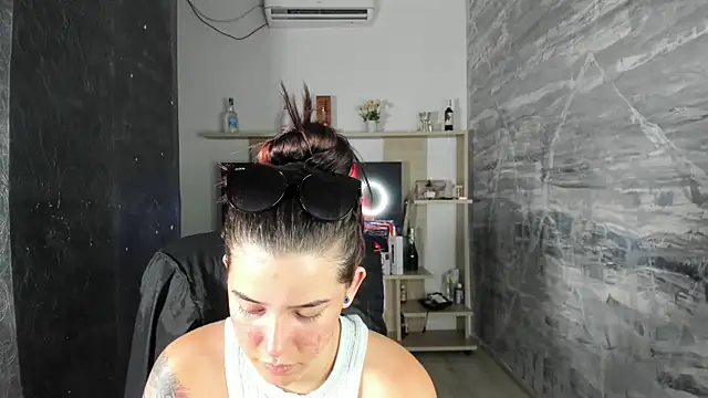 DeboraaLombardii online show from January 9, 2025, 8:44 pm