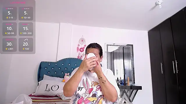 sofiamature01 online show from March 25, 2026, 3:33 pm