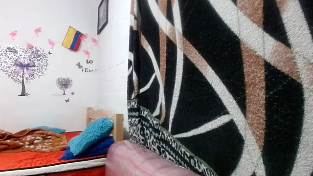 Snapshot of maria_and_angel chatting on December 23, 2024, 12:25 am maria and angel online show from December 23, 2024, 12:25 am