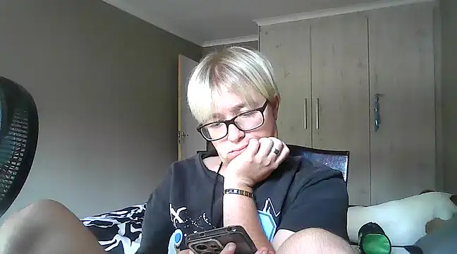 bisexualboy05 online show from February 10, 2025, 12:39 pm