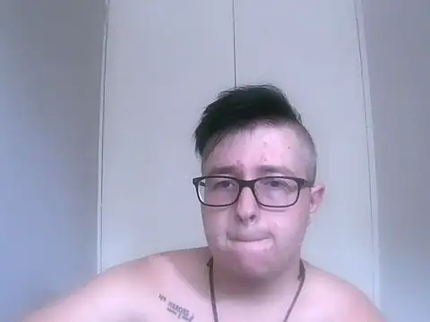 bisexualboy05 online show from February 23, 2026, 12:28 pm