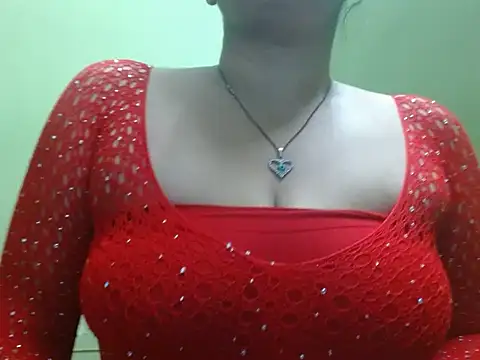 LOVERIAKOL online show from May 12, 2026, 6:03 pm