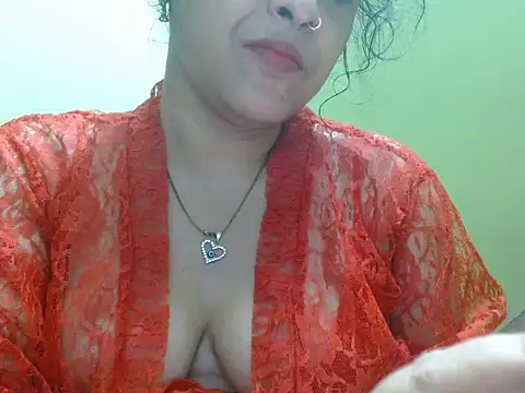 Snapshot of LOVERIAKOL chatting on April 2, 2026, 6:25 pm LOVERIAKOL online show from April 2, 2026, 6:25 pm