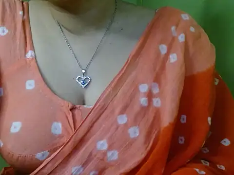 Snapshot of LOVERIAKOL chatting on February 24, 2026, 6:53 pm LOVERIAKOL online show from February 24, 2026, 6:53 pm