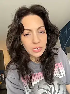 Snapshot of BeautifulMesss chatting on April 15, 2026, 4:44 pm BeautifulMesss online show from April 15, 2026, 4:44 pm