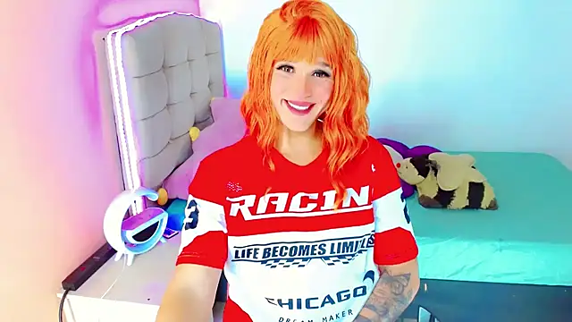 Snapshot of TaylorMon chatting on March 22, 2025, 1:32 am TaylorMon online show from March 22, 2025, 1:32 am