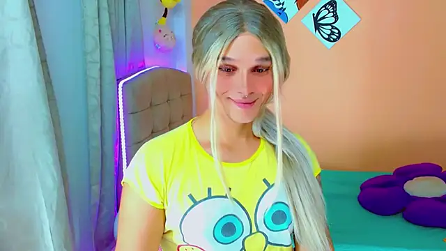 Snapshot of TaylorMon chatting on November 15, 2025, 5:44 am TaylorMon online show from November 15, 2025, 5:44 am