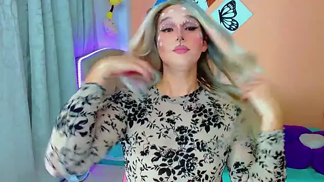 Snapshot of TaylorMon chatting on November 1, 2025, 12:39 am TaylorMon online show from November 1, 2025, 12:39 am