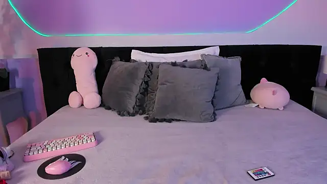 Snapshot of Julieta_Cortes__ chatting on December 3, 2025, 12:04 pm Julieta Cortes online show from December 3, 2025, 12:04 pm