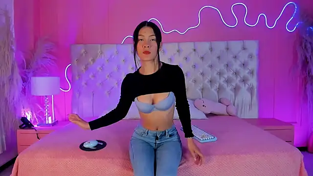 Snapshot of Julieta_Cortes__ chatting on February 18, 2026, 2:02 pm Julieta Cortes online show from February 18, 2026, 2:02 pm