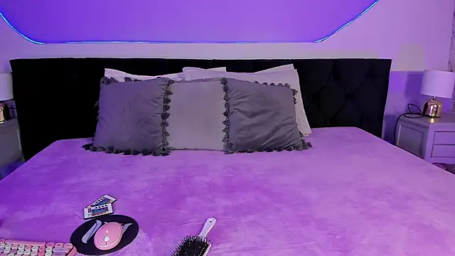 Snapshot of Julieta_Cortes__ chatting on September 20, 2025, 11:59 am Julieta Cortes online show from September 20, 2025, 11:59 am