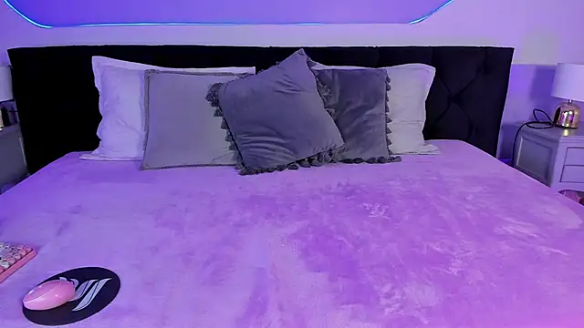 Snapshot of Julieta_Cortes__ chatting on September 19, 2025, 12:09 pm Julieta Cortes online show from September 19, 2025, 12:09 pm