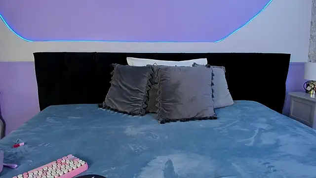 Snapshot of Julieta_Cortes__ chatting on November 26, 2025, 11:43 am Julieta Cortes online show from November 26, 2025, 11:43 am