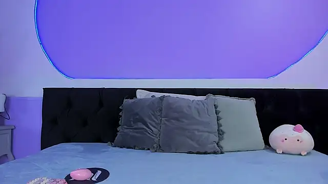 Snapshot of Julieta_Cortes__ chatting on October 14, 2025, 12:28 pm Julieta Cortes online show from October 14, 2025, 12:28 pm