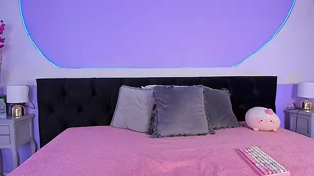 Snapshot of Julieta_Cortes__ chatting on October 17, 2025, 1:02 pm Julieta Cortes online show from October 17, 2025, 1:02 pm