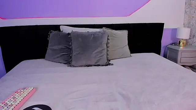 Snapshot of Julieta_Cortes__ chatting on November 22, 2025, 12:15 pm Julieta Cortes online show from November 22, 2025, 12:15 pm