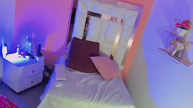 Alanna hot3 online show from December 21, 2025, 11:34 am