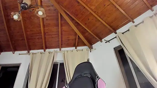 Snapshot of IsaFontanna chatting on September 30, 2025, 12:38 am IsaFontanna online show from September 30, 2025, 12:38 am