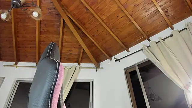 Snapshot of IsaFontanna chatting on November 26, 2025, 3:17 am IsaFontanna online show from November 26, 2025, 3:17 am