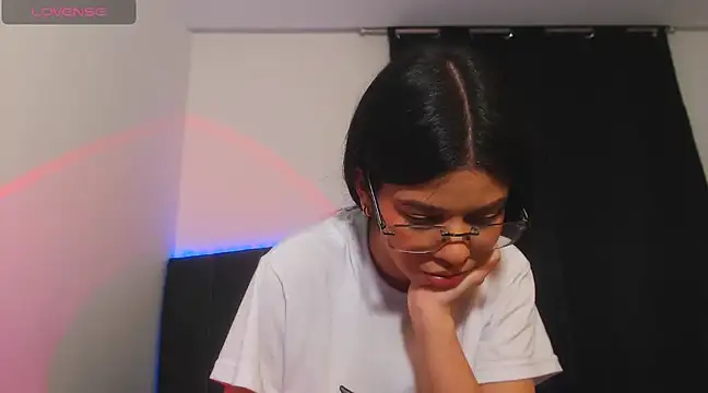 Snapshot of ily_bea chatting on January 20, 2025, 12:57 am ily bea online show from January 20, 2025, 12:57 am