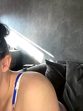 Snapshot of riri_bstvx chatting on October 12, 2025, 10:05 am riri bstvx online show from October 12, 2025, 10:05 am