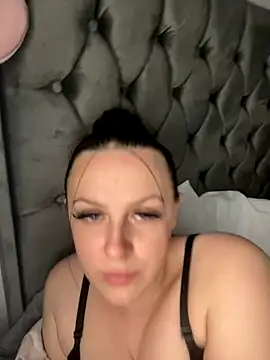 Snapshot of riri_bstvx chatting on October 15, 2025, 9:01 pm riri bstvx online show from October 15, 2025, 9:01 pm