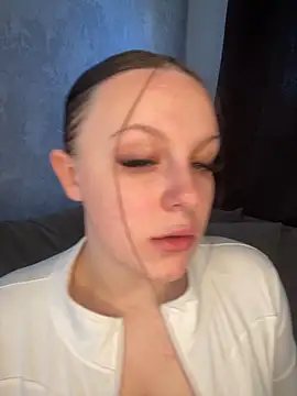 Snapshot of riri_bstvx chatting on February 28, 2025, 10:30 am riri bstvx online show from February 28, 2025, 10:30 am