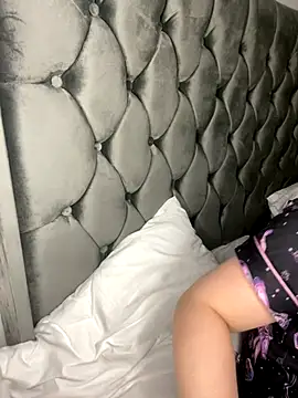 Snapshot of riri_bstvx chatting on October 11, 2025, 4:52 pm riri bstvx online show from October 11, 2025, 4:52 pm