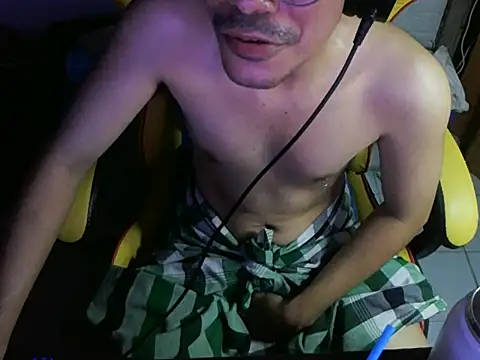 Snapshot of cloudyth1994 chatting on October 16, 2025, 10:12 am cloudyth1994 online show from October 16, 2025, 10:12 am