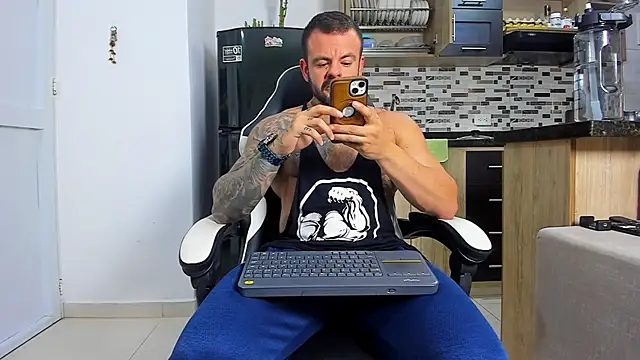 Snapshot of Johnnygrayson1 chatting on December 1, 2025, 12:11 am Johnnygrayson1 online show from December 1, 2025, 12:11 am