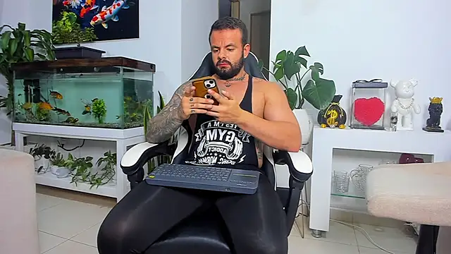 Snapshot of Johnnygrayson1 chatting on October 7, 2025, 11:39 pm Johnnygrayson1 online show from October 7, 2025, 11:39 pm