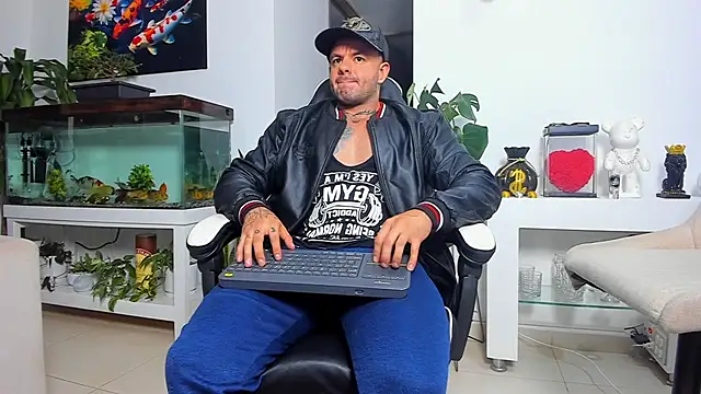 Snapshot of Johnnygrayson1 chatting on October 27, 2025, 11:38 pm Johnnygrayson1 online show from October 27, 2025, 11:38 pm