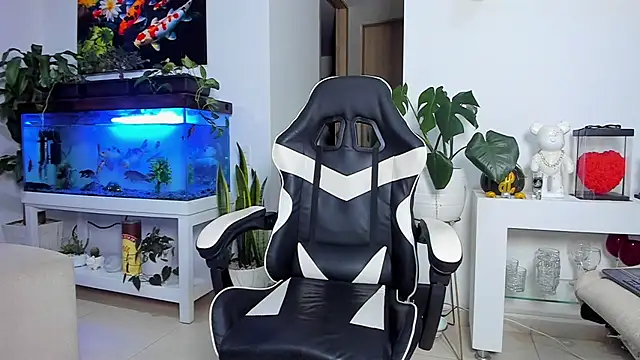 Snapshot of Johnnygrayson1 chatting on November 4, 2025, 12:25 am Johnnygrayson1 online show from November 4, 2025, 12:25 am