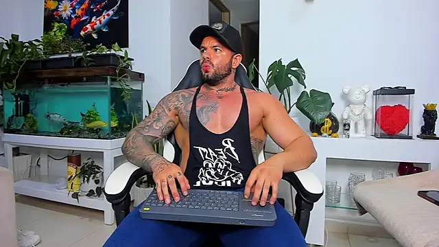 Snapshot of Johnnygrayson1 chatting on November 11, 2025, 11:53 pm Johnnygrayson1 online show from November 11, 2025, 11:53 pm