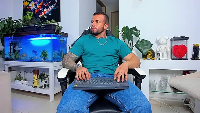 Snapshot of Johnnygrayson1 chatting on November 9, 2025, 12:47 am Johnnygrayson1 online show from November 9, 2025, 12:47 am