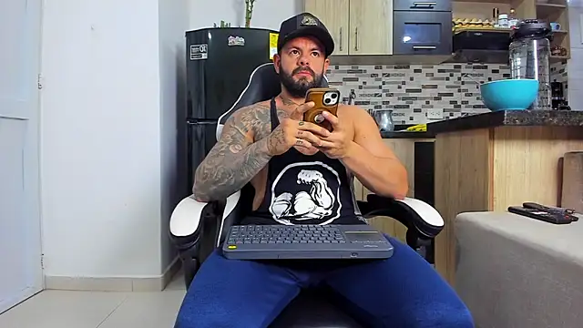 Snapshot of Johnnygrayson1 chatting on November 30, 2025, 12:33 am Johnnygrayson1 online show from November 30, 2025, 12:33 am