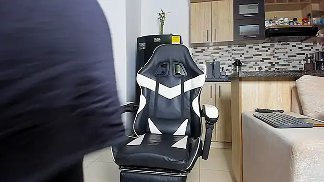 Snapshot of Johnnygrayson1 chatting on November 21, 2025, 11:04 pm Johnnygrayson1 online show from November 21, 2025, 11:04 pm