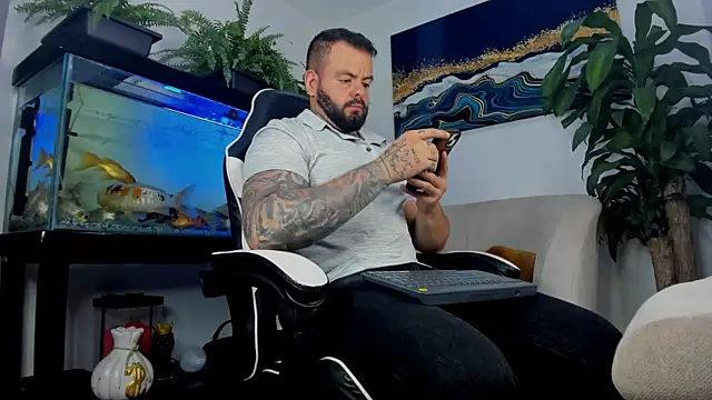 Snapshot of Johnnygrayson1 chatting on July 12, 2026, 1:06 am Johnnygrayson1 online show from July 12, 2026, 1:06 am