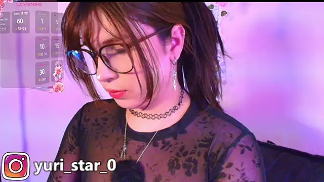 Snapshot of Yuri_Stars chatting on November 1, 2025, 9:19 pm Yuri Stars online show from November 1, 2025, 9:19 pm