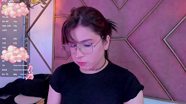 Snapshot of Yuri_Stars chatting on March 3, 2025, 8:43 pm Yuri Stars online show from March 3, 2025, 8:43 pm