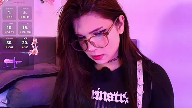 Snapshot of Yuri_Stars chatting on February 15, 2026, 1:32 pm Yuri Stars online show from February 15, 2026, 1:32 pm