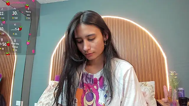 NayeCloud online show from September 19, 2025, 3:43 am