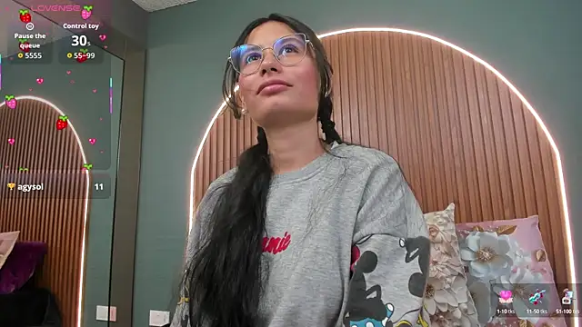 NayeCloud online show from October 14, 2025, 3:40 am