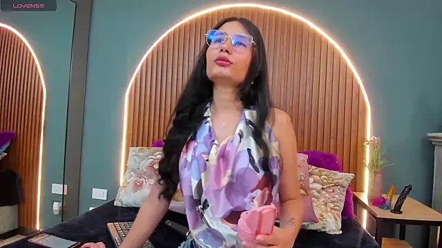 NayeCloud online show from September 10, 2025, 3:38 am